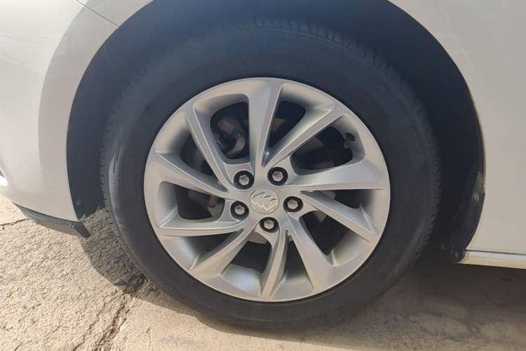 Used Buick Verano 2016 Hatchback 15S Automatic Leading Model Left Front Wheel Hub