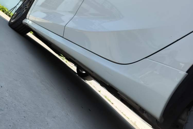 Used Buick Verano 2016 Hatchback GS 20T Dual-Clutch Passionate Sporty Model Left Side Sill
