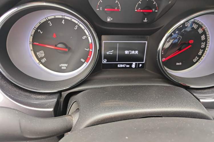 Used Buick Verano 2016 Hatchback 15S Automatic Leading Model Odometer Close Up