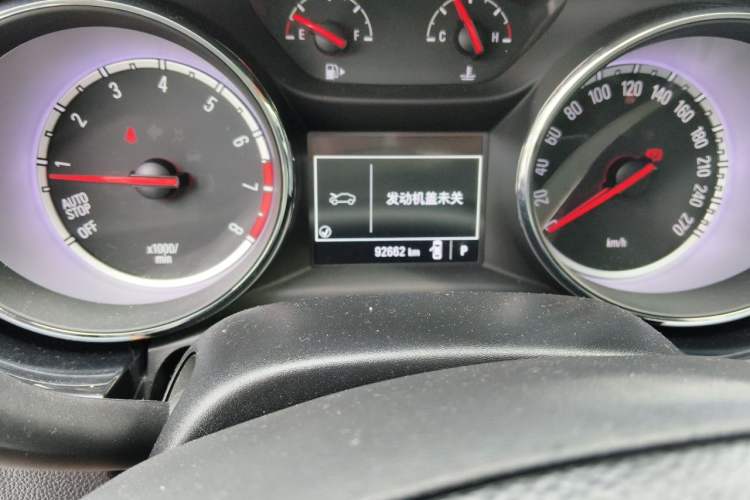 Used Buick Verano 2016 Hatchback 15S Automatic Leading Model Odometer Close Up