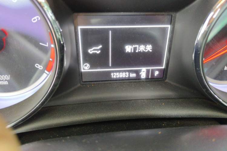 Used Buick Verano 2016 Hatchback 15S Automatic Leading Model Odometer Close Up