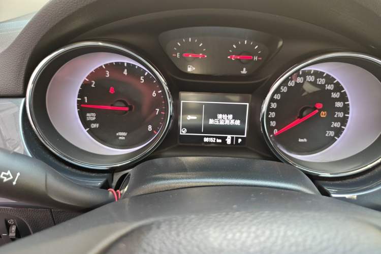 Used Buick Verano 2016 Hatchback 15S Automatic Leading Model Odometer Close Up