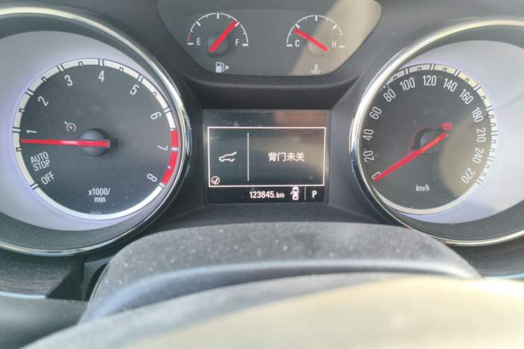 Used Buick Verano 2016 Hatchback 15S Automatic Leading Model Odometer Close Up