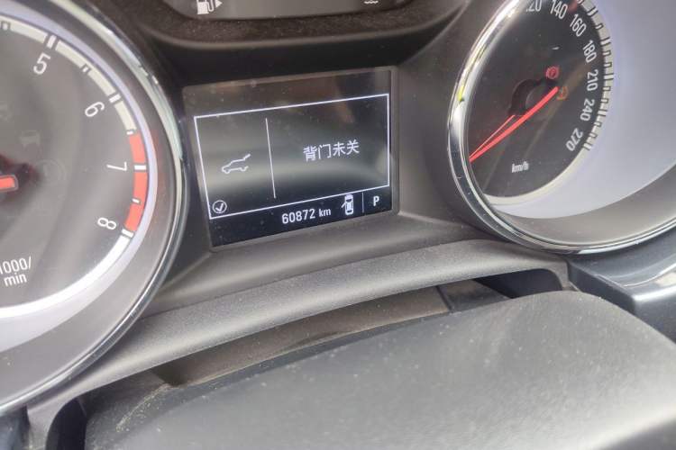 Used Buick Verano 2016 Hatchback 15S Automatic Leading Model Odometer Close Up