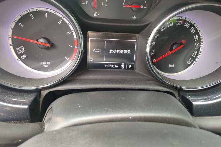 Used Buick Verano 2016 Hatchback 15S Automatic Leading Model Odometer Close Up