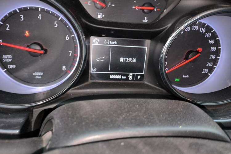 Used Buick Verano 2016 Hatchback 15S Automatic Leading Model Odometer Close Up