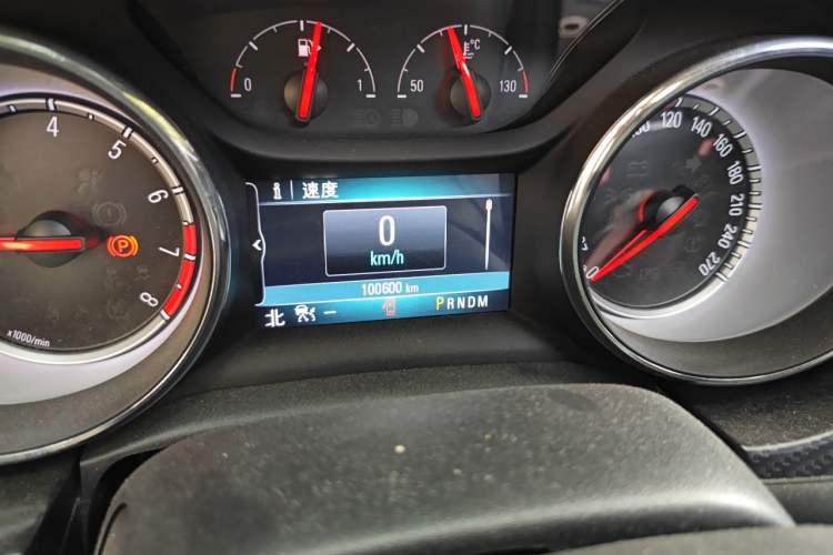 Used Buick Verano 2016 Hatchback 15S Automatic Leading Model Odometer Close Up