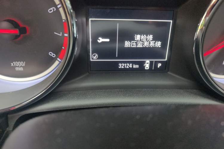Used Buick Verano 2016 Hatchback 15S Automatic Leading Model Odometer Close Up