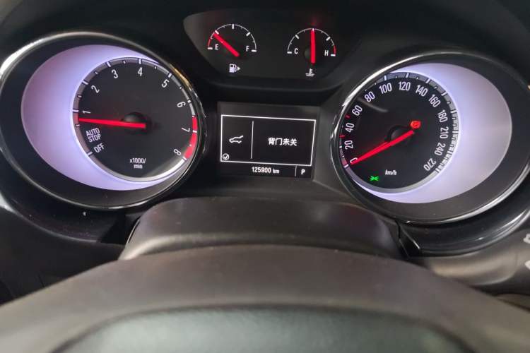 Used Buick Verano 2016 Hatchback 15S Automatic Leading Model Odometer Close Up