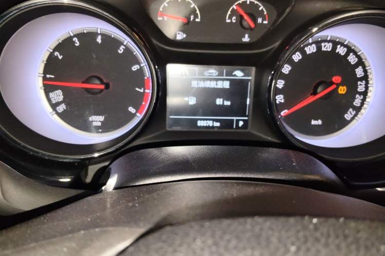 Used Buick Verano 2016 Hatchback 15S Automatic Leading Model Odometer Close Up
