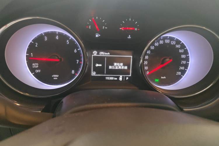 Used Buick Verano 2016 Hatchback 15S Automatic Leading Model Odometer Close Up