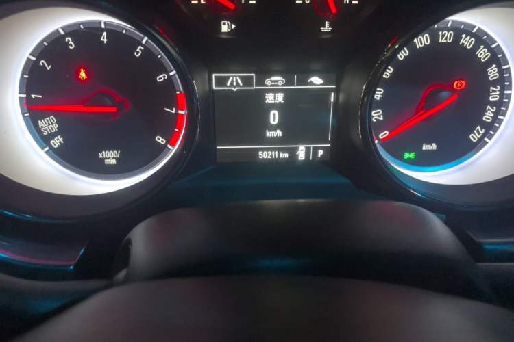 Used Buick Verano 2016 Hatchback 15S Automatic Leading Model Odometer Close Up