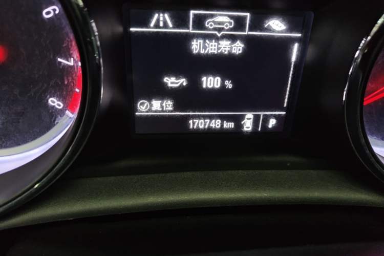 Used Buick Verano 2016 Hatchback 15S Automatic Leading Model Odometer Close Up