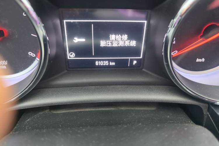 Used Buick Verano 2016 Hatchback 15S Automatic Leading Model Odometer Close Up