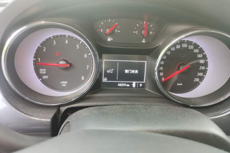 Used Buick Verano 2016 Hatchback 15S Automatic Leading Model Odometer Close Up