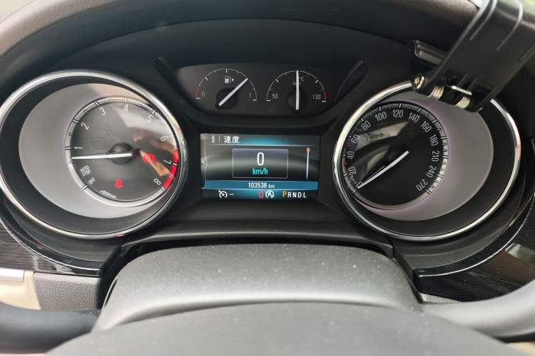 Used Buick Verano 2016 Hatchback 15S Automatic Leading Model Odometer Close Up