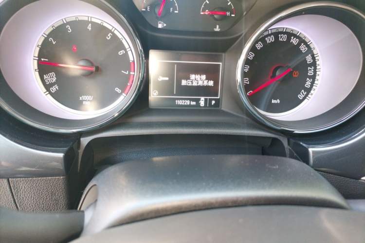 Used Buick Verano 2016 Hatchback 15S Automatic Leading Model Odometer Close Up