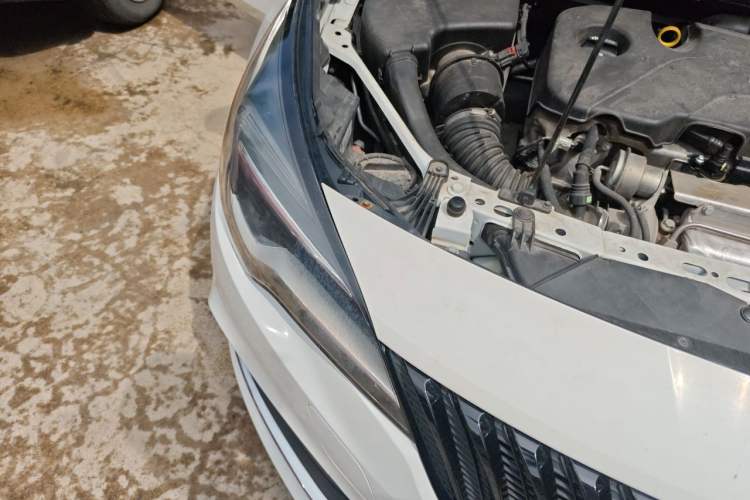 Used Buick Verano 2016 Hatchback GS 20T Dual-Clutch Passionate Sporty Model Right Front Headlight