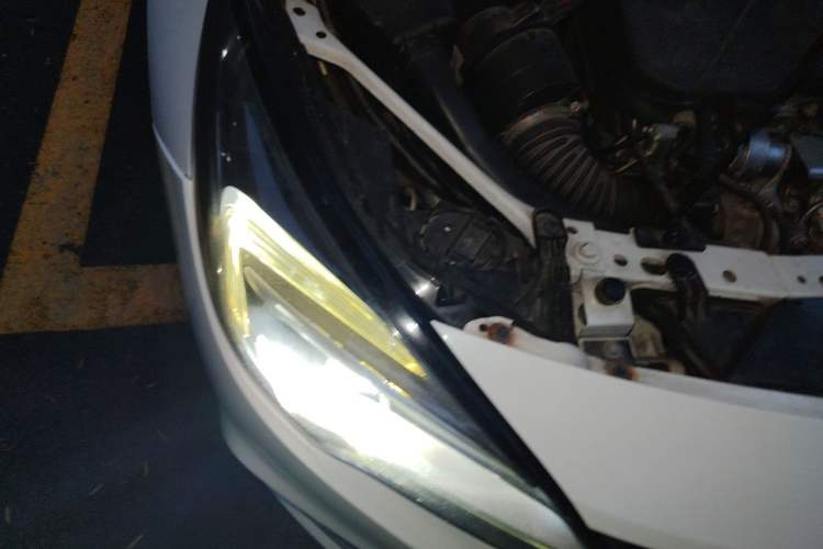 Used Buick Verano 2016 Hatchback GS 20T Dual-Clutch Passionate Sporty Model Right Front Headlight