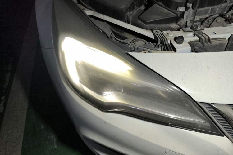 Used Buick Verano 2016 Hatchback 15S Automatic Leading Model Right Front Headlight