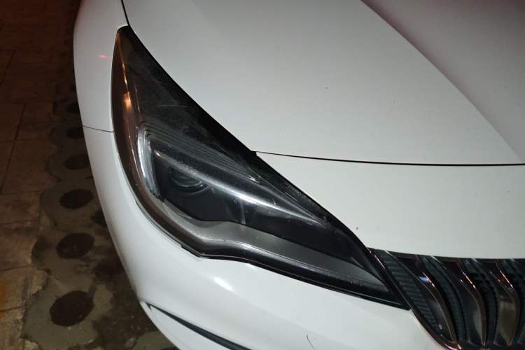 Used Buick Verano 2016 Hatchback 15S Automatic Leading Model Right Front Headlight