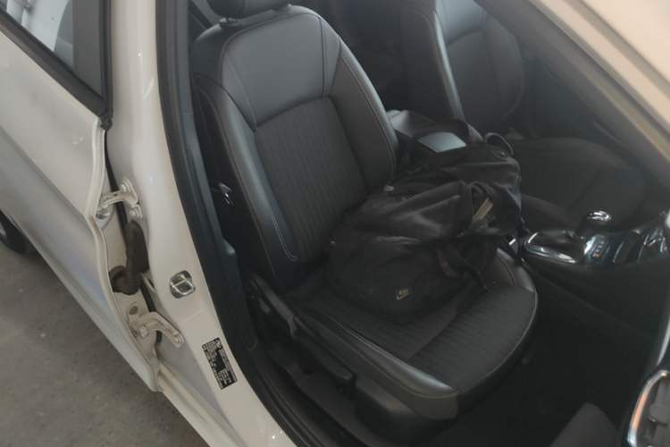 Used Buick Verano 2016 Hatchback 15S Automatic Leading Model Right Front Seat