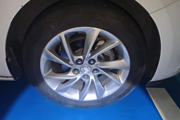Used Buick Verano 2016 Hatchback 15S Automatic Leading Model Right Front Wheel Hub