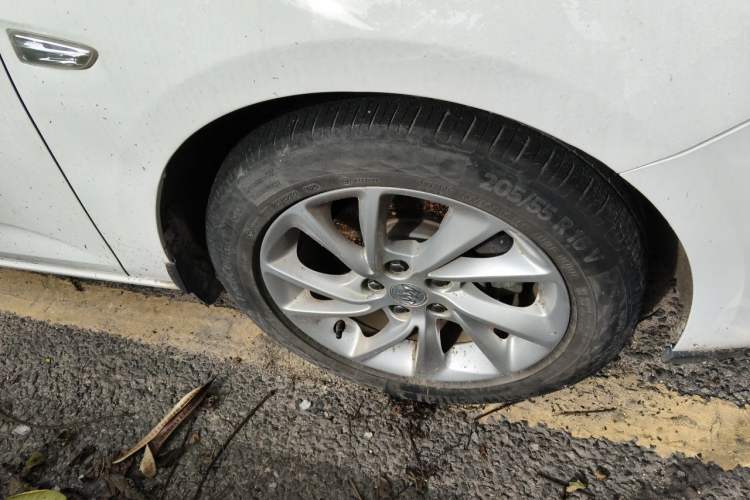 Used Buick Verano 2016 Hatchback 15S Automatic Leading Model Right Front Wheel Hub