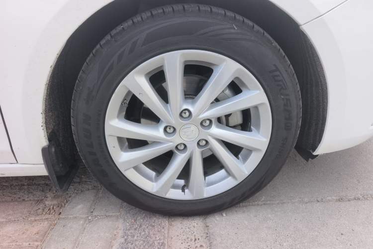 Used Buick Verano 2016 Hatchback 15S Automatic Ambition Model Right Front Wheel Hub