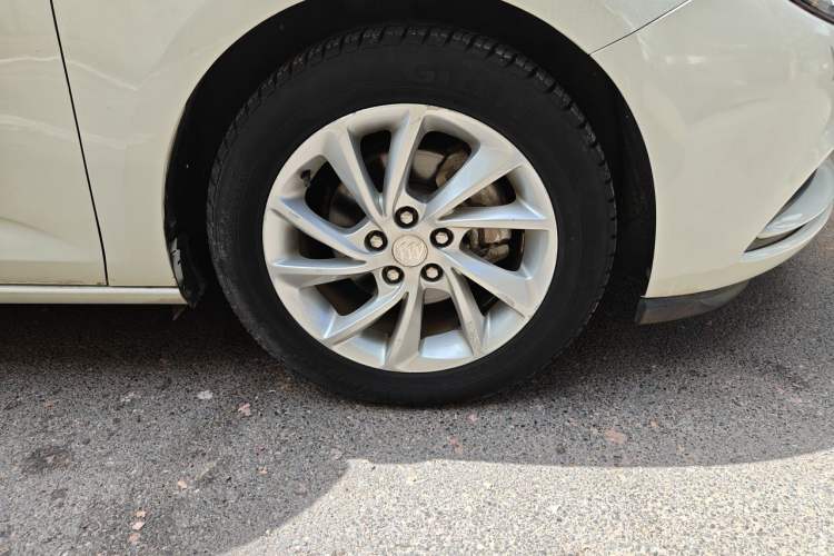 Used Buick Verano 2016 Hatchback 15S Automatic Leading Model Right Front Wheel Hub