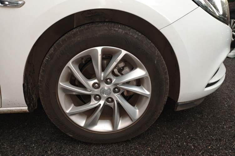 Used Buick Verano 2016 Hatchback 15S Automatic Ambition Model Right Front Wheel Hub