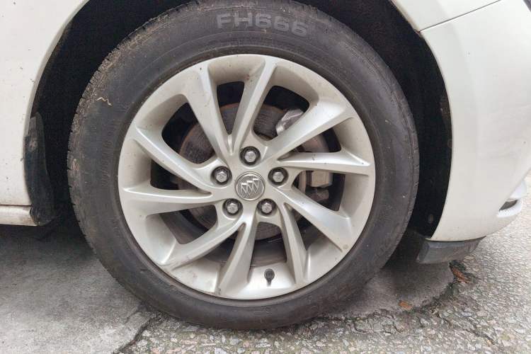 Used Buick Verano 2016 Hatchback 15S Automatic Ambition Model Right Front Wheel Hub