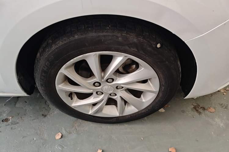 Used Buick Verano 2016 Hatchback 15S Automatic Ambition Model Right Front Wheel Hub