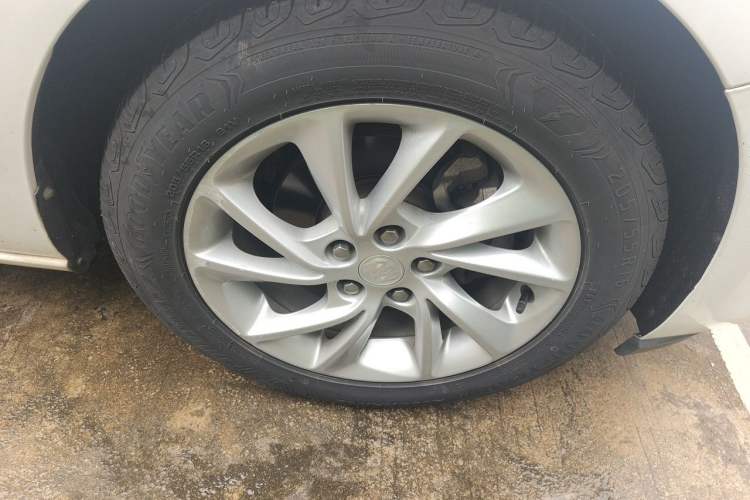 Used Buick Verano 2016 Hatchback 15S Automatic Leading Model Right Front Wheel Hub