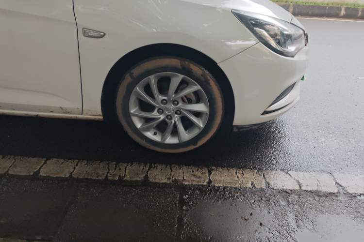 Used Buick Verano 2016 Hatchback 15S Automatic Leading Model Right Front Wheel Hub