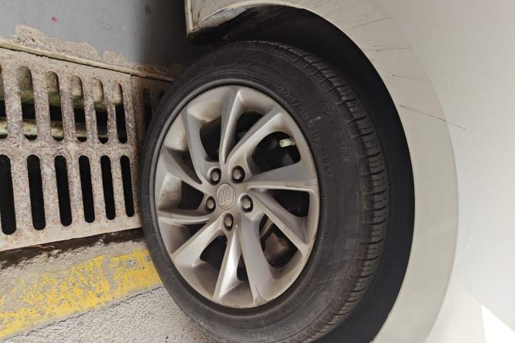 Used Buick Verano 2016 Hatchback 15S Automatic Leading Model Right Front Wheel Hub