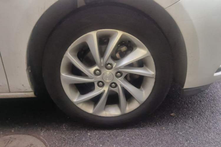 Used Buick Verano 2016 Hatchback 15S Automatic Leading Model Right Front Wheel Hub
