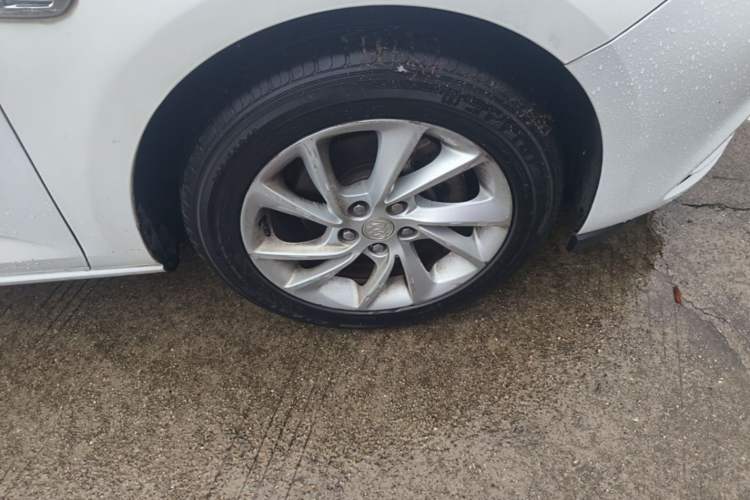Used Buick Verano 2016 Hatchback 15S Automatic Leading Model Right Front Wheel Hub