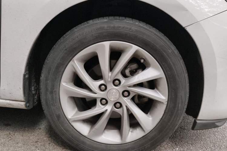 Used Buick Verano 2016 Hatchback 15S Automatic Ambition Model Right Front Wheel Hub