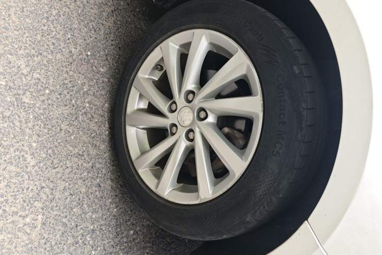 Used Buick Verano 2016 Hatchback 15S Automatic Leading Model Right Front Wheel Hub