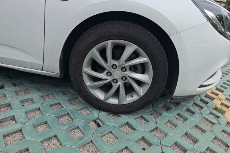 Used Buick Verano 2016 Hatchback 15S Automatic Ambition Model Right Front Wheel Hub