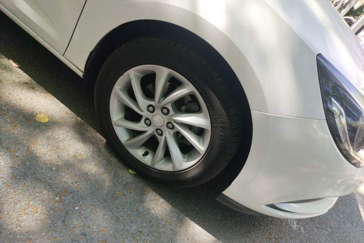 Used Buick Verano 2016 Hatchback 15S Automatic Leading Model Right Front Wheel Hub