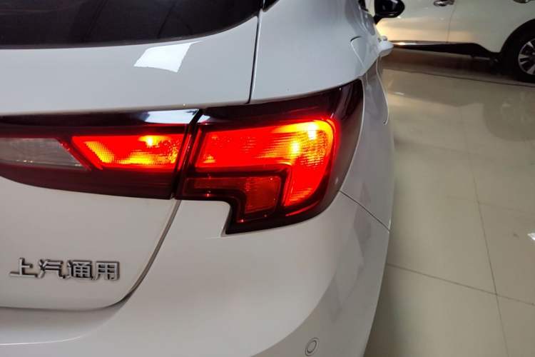 Used Buick Verano 2016 Two-Door GS 20T Dual-Clutch Haoting Sporty Model Right Rear Taillight