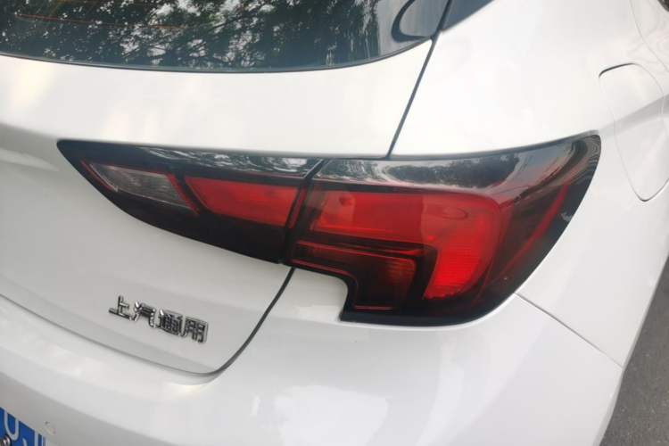 Used Buick Verano 2016 Hatchback 15S Automatic Leading Model Right Rear Taillight