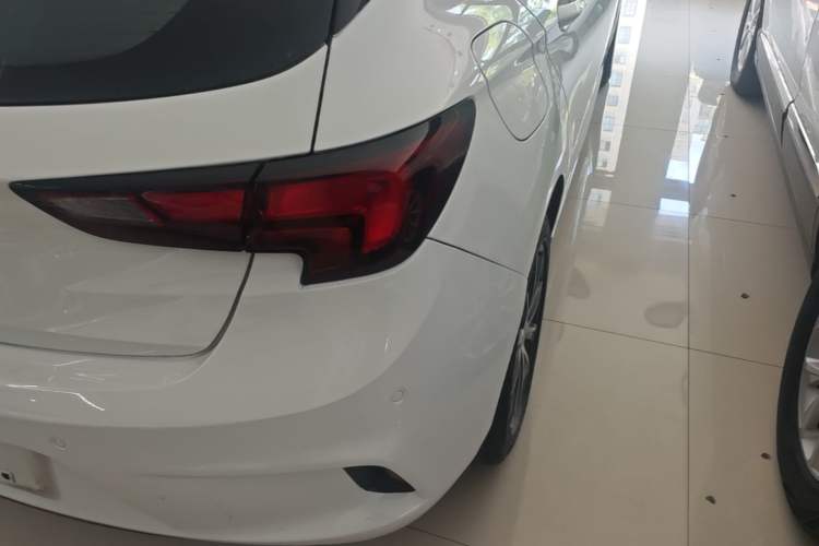 Used Buick Verano 2016 Hatchback GS 20T Dual-Clutch Passionate Sporty Model Right Rear Taillight