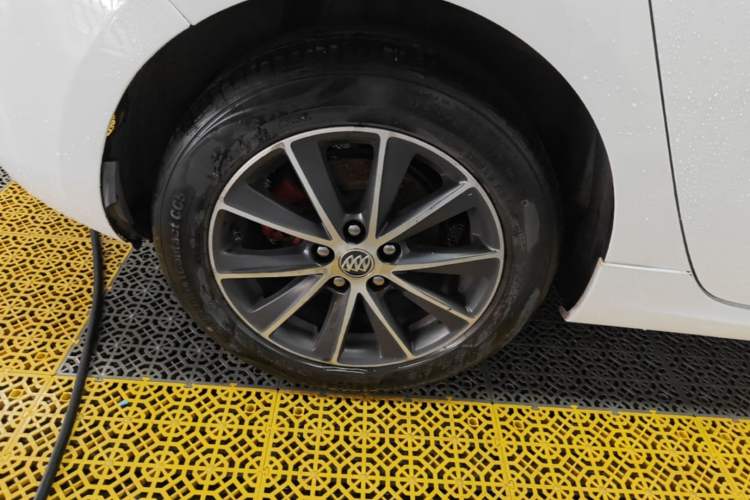 Used Buick Verano 2016 Two-Door GS 20T Dual-Clutch Haoting Sporty Model Right Rear Wheel Hub