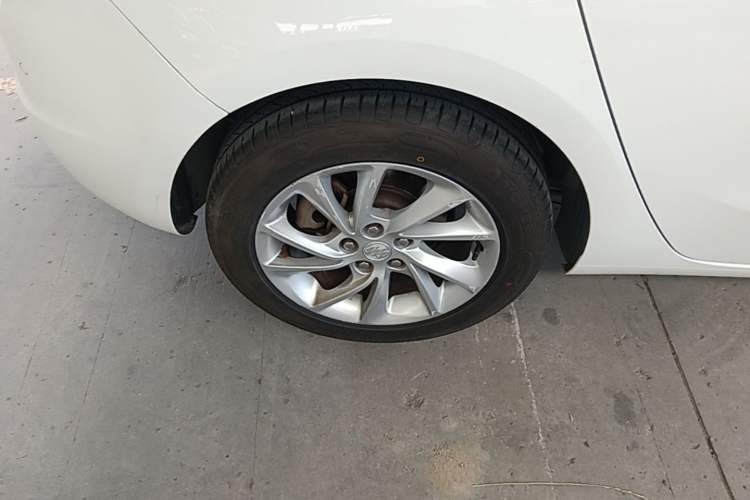 Used Buick Verano 2016 Hatchback 15S Automatic Ambition Model Right Rear Wheel Hub