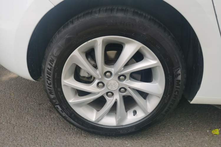 Used Buick Verano 2016 Hatchback 15S Automatic Leading Model Right Rear Wheel Hub