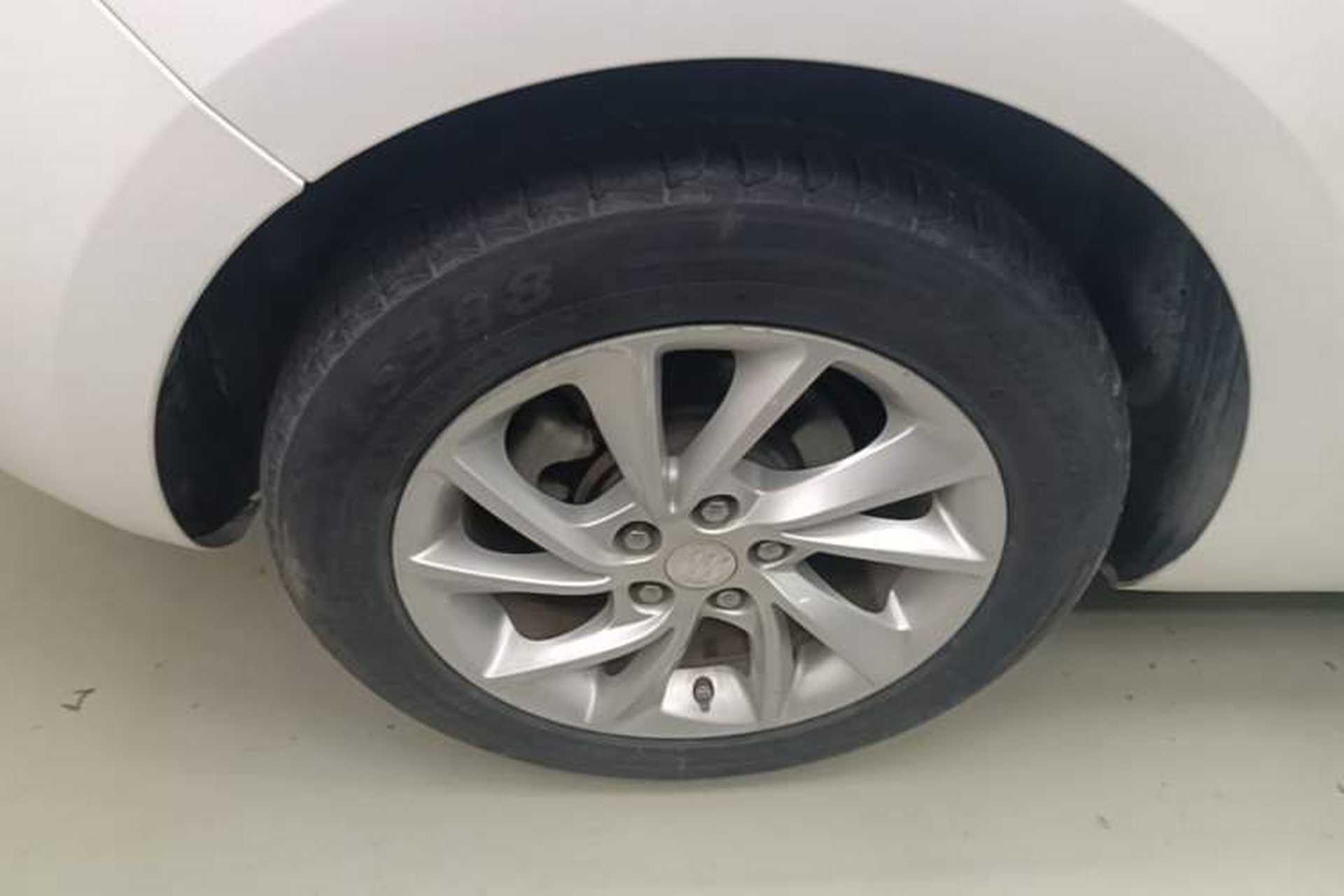 Used Buick Verano 2016 Hatchback 15S Automatic Leading Model Right Rear Wheel Hub