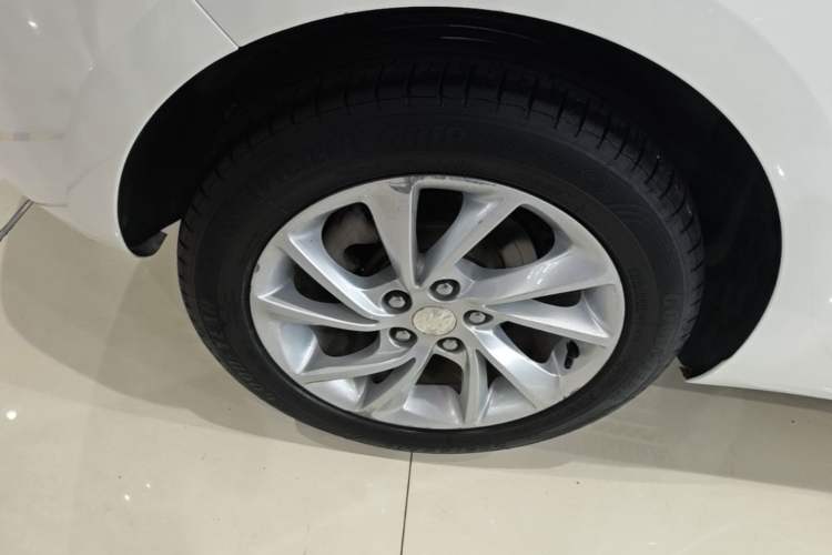 Used Buick Verano 2016 Hatchback 15S Automatic Ambition Model Right Rear Wheel Hub